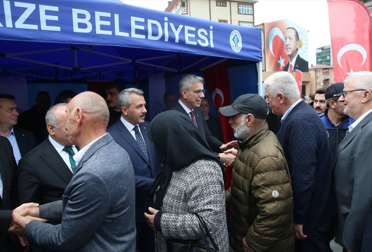 Sağlık Bakanı Kemal Memişoğlu (solda), Rize Valiliği ve Belediye Başkanlığı tarafından 15 Temmuz...