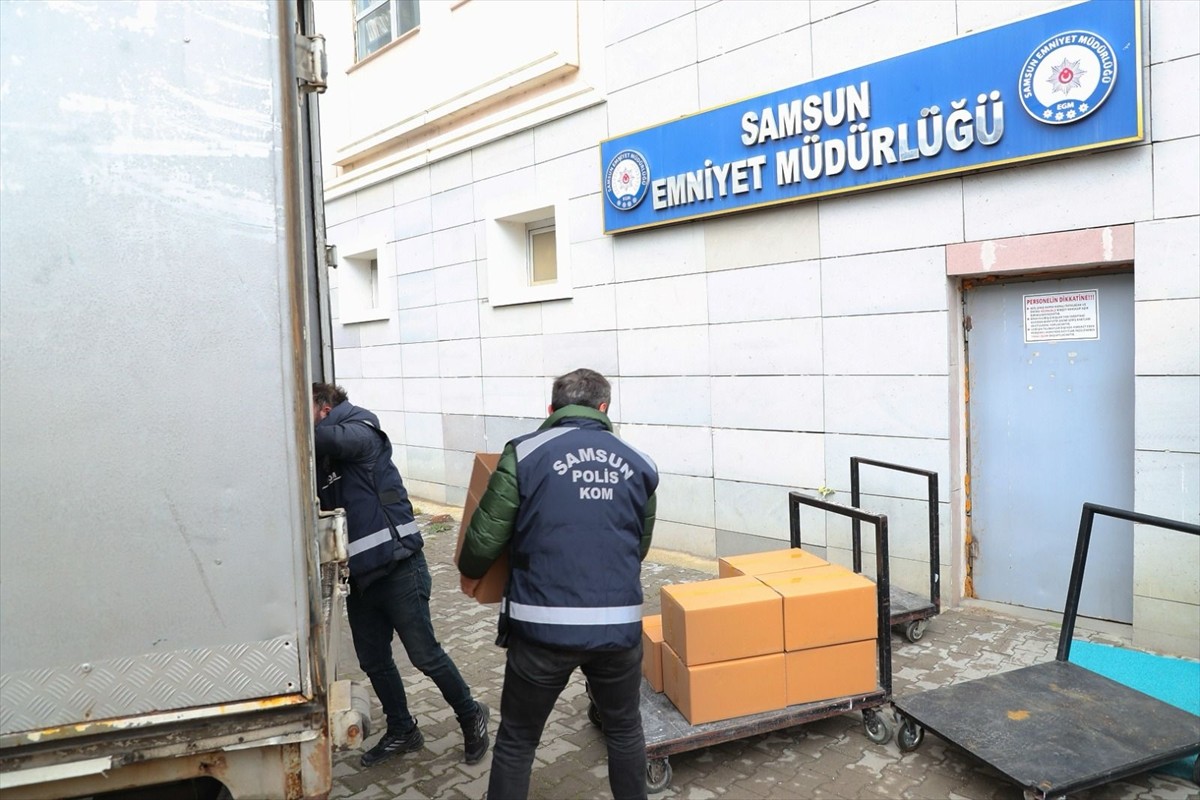 Samsun'da düzenlenen operasyonda 2 ton etil alkol ele geçirildi, 2 şüpheli gözaltına alındı.