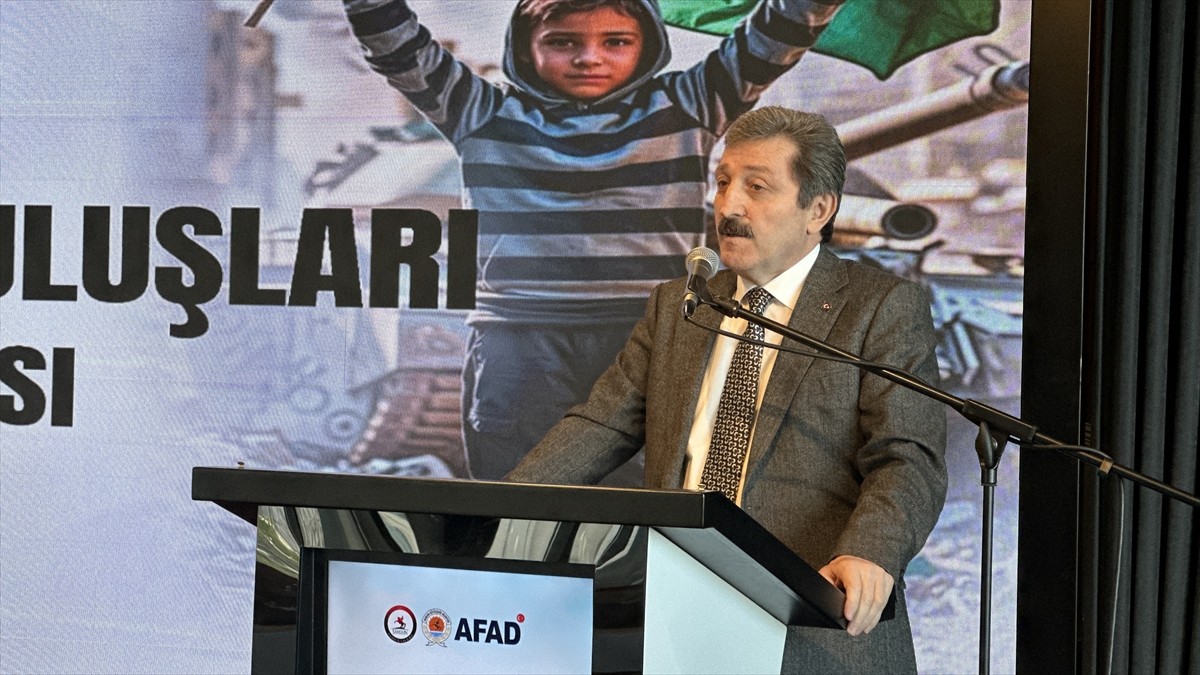 Samsun'da "Gazze İçin El Ele Yardım Kampanyası" hakkında bilgilendirme toplantısı düzenlendi. Vali...