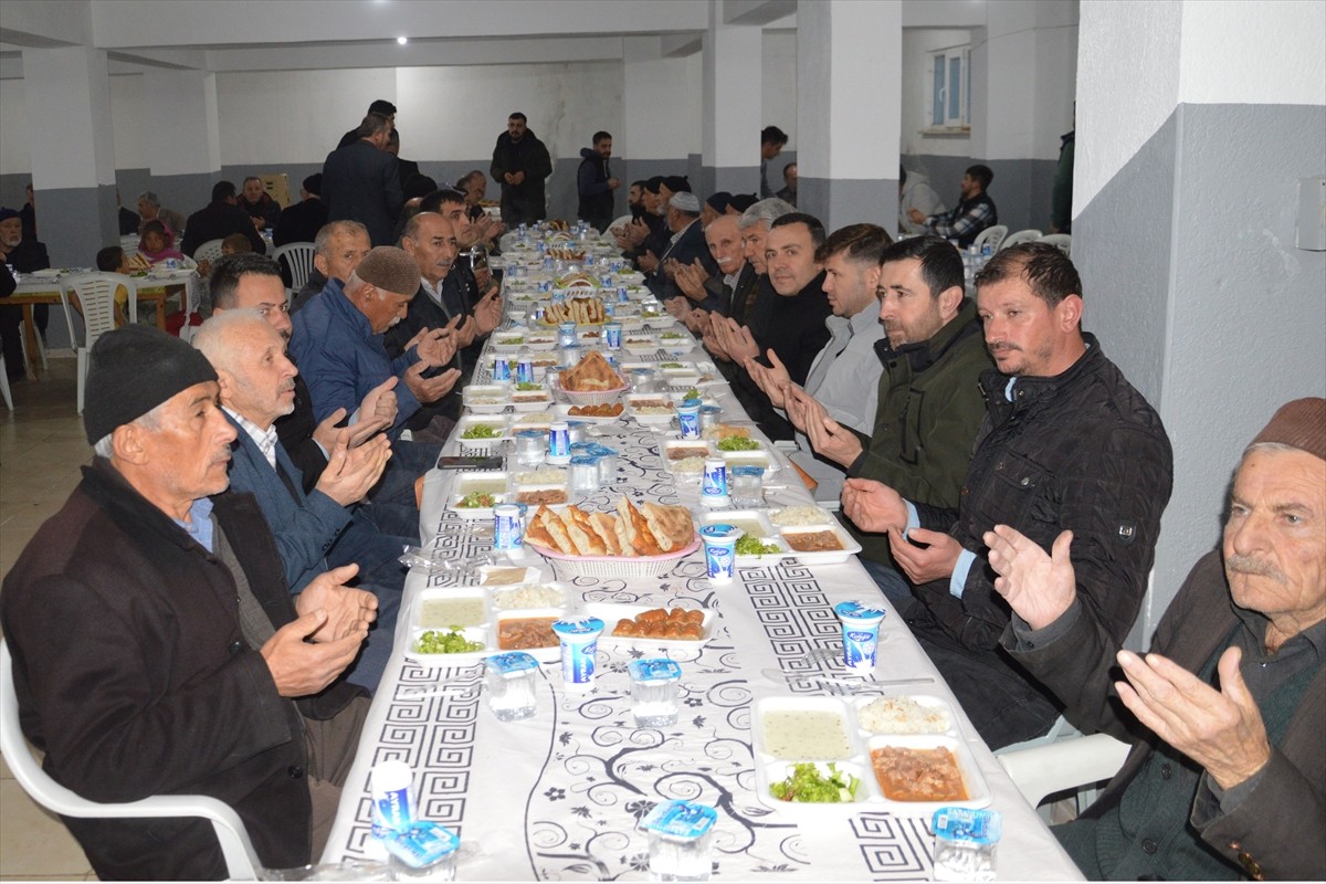 Samsun'un Havza ilçesindeki Ilıca Mahallesi sakinleri, 20 yılı aşkın süredir oruçlarını birlikte...