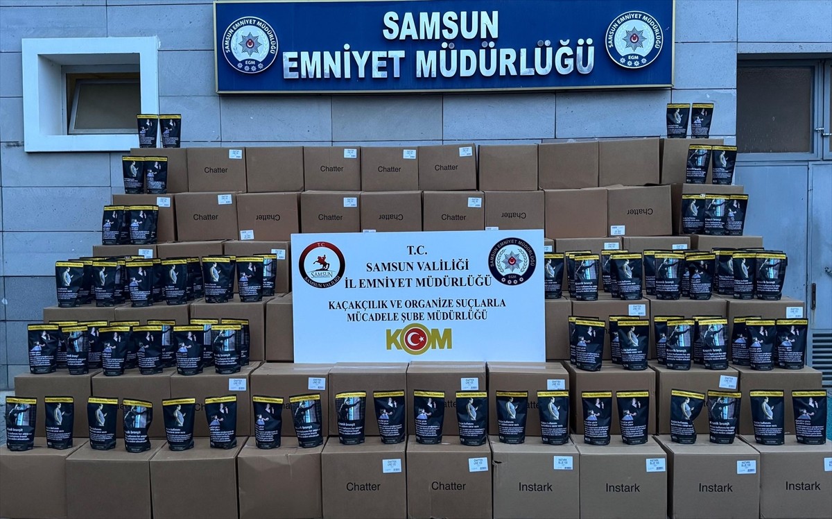 Samsun'un İlkadım ilçesinde düzenlenen operasyonda 650 kilogram kaçak tütün ele geçirildi, 2...