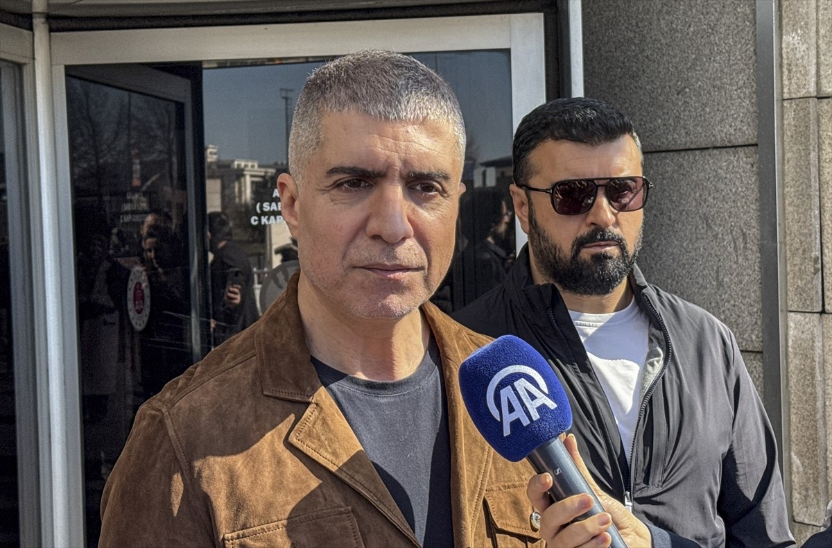 Sanatçı Özcan Deniz, hakkında Sarıyer'de sit alanı içerisinde bulunan arazideki 3 villaya...