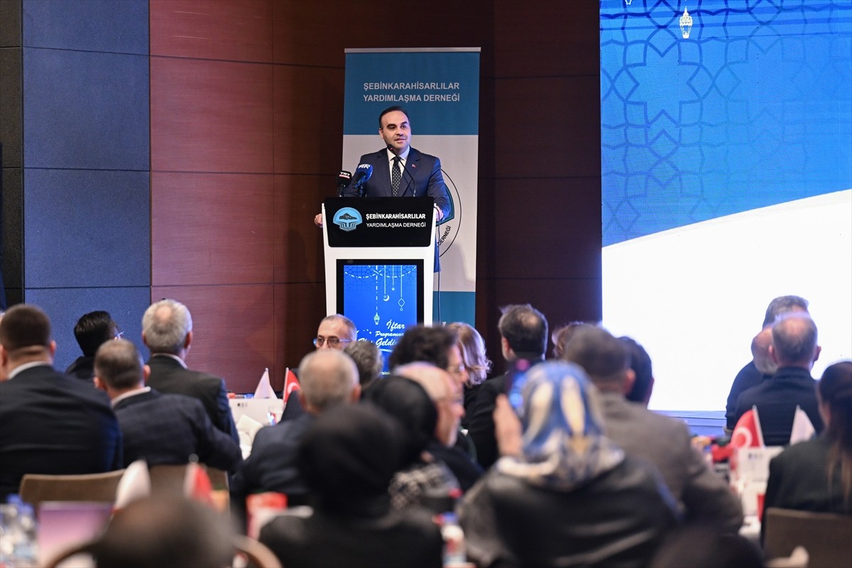 Sanayi ve Teknoloji Bakanı Mehmet Fatih Kacır, Şebinkarahisarlılar Yardımlaşma Derneği'nin...