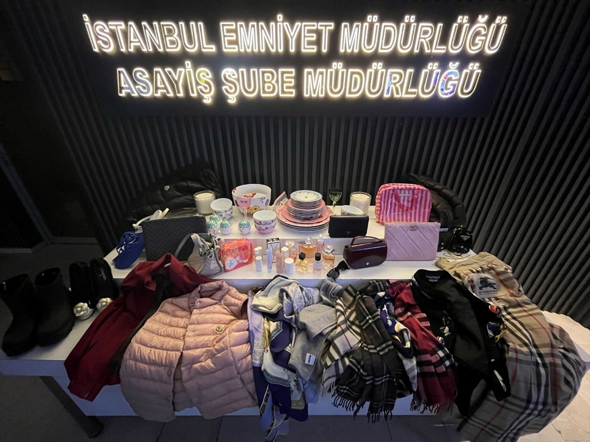 Sarıyer'de, bir evden pırlanta işlemeli altın bilezik, 2 yüzük, 1 küpe, çanta, giysi ve bazı...