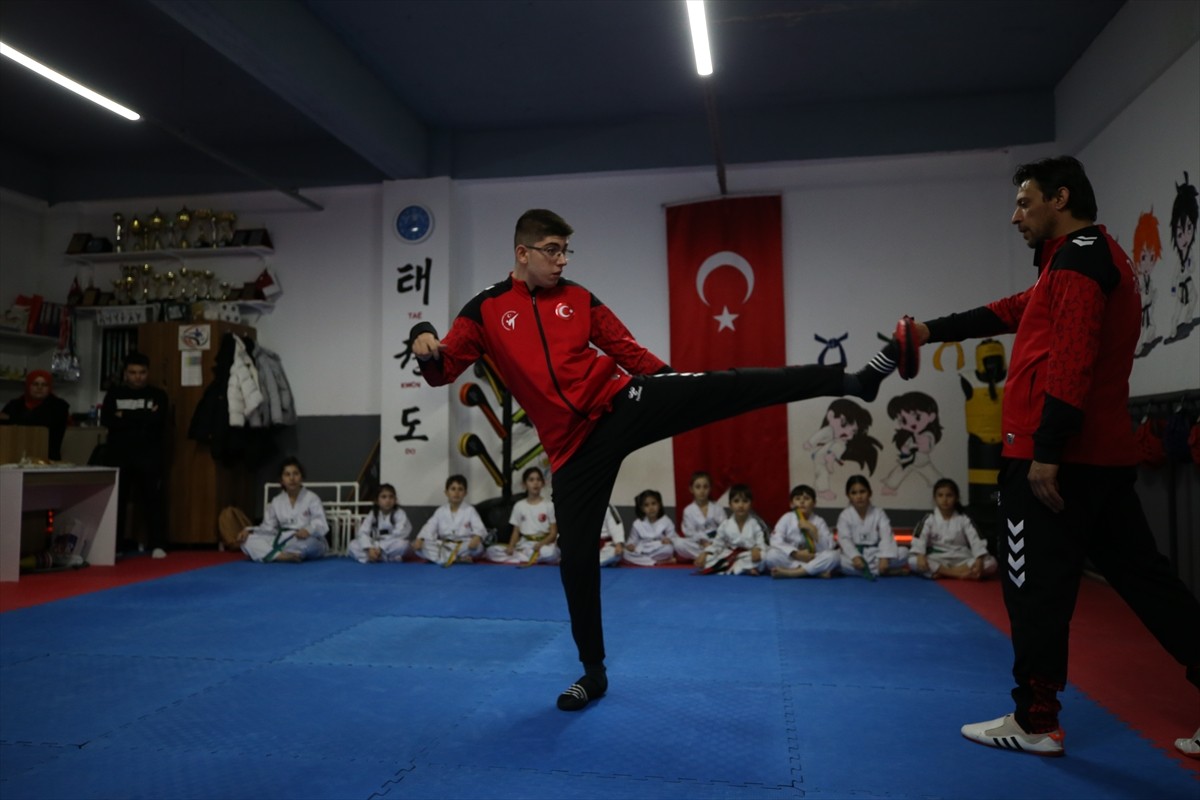 Serebral palsi hastası milli sporcu Fahrettin Karabağ, son katıldığı 12. Uluslararası Türkiye Açık...