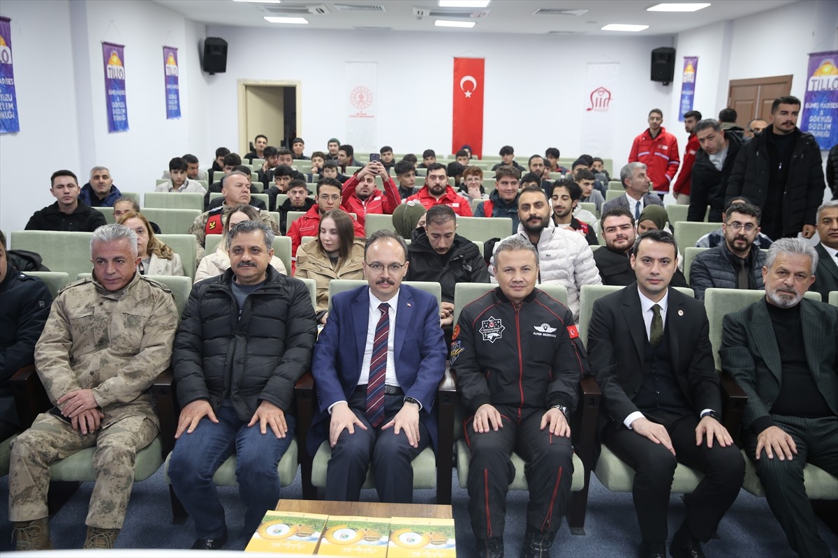 Siirt'in Tillo ilçesinde 261 yıl önce İbrahim Hakkı Hazretleri'nin yaptırdığı ışık düzeneğiyle...