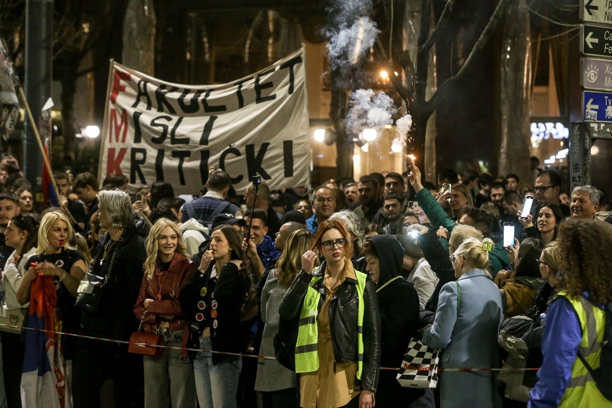 Sırbistan'da geçen yıl tren istasyonundaki beton sundurmanın çökmesi sonucu 15 kişinin hayatını...