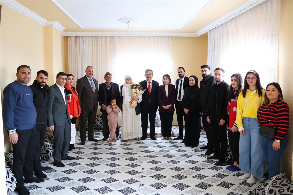 Şırnak Valisi Birol Ekici,(solda) "Aile Yılı" etkinlikleri kapsamında evliliklerinde 52 yılını...