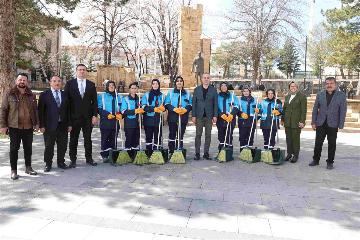 Sivas Belediyesi, kadın istihdamını artırmak için hayata geçirdiği proje kapsamında kadın temizlik...