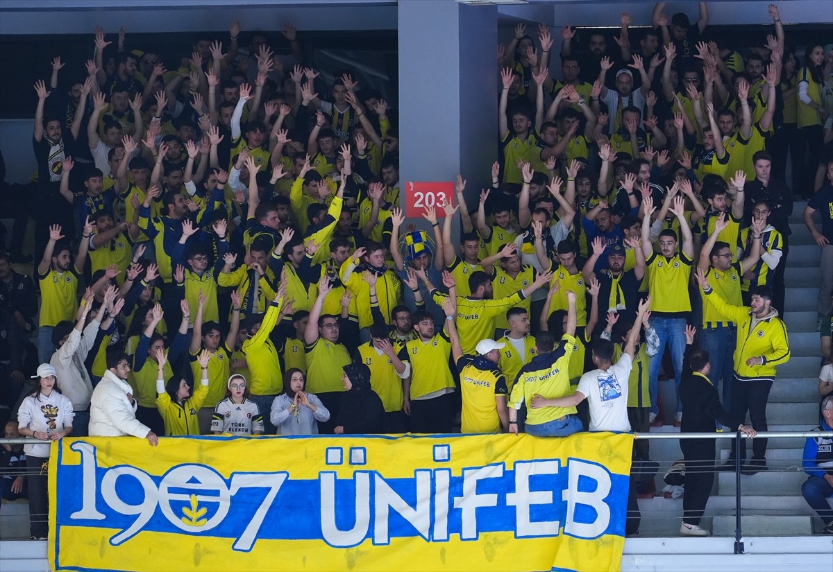 SMS Grup Efeler Voleybol Ligi 25’inci haftasında Altekma ile Fenerbahçe Medicana, Atatürk Voleybol...