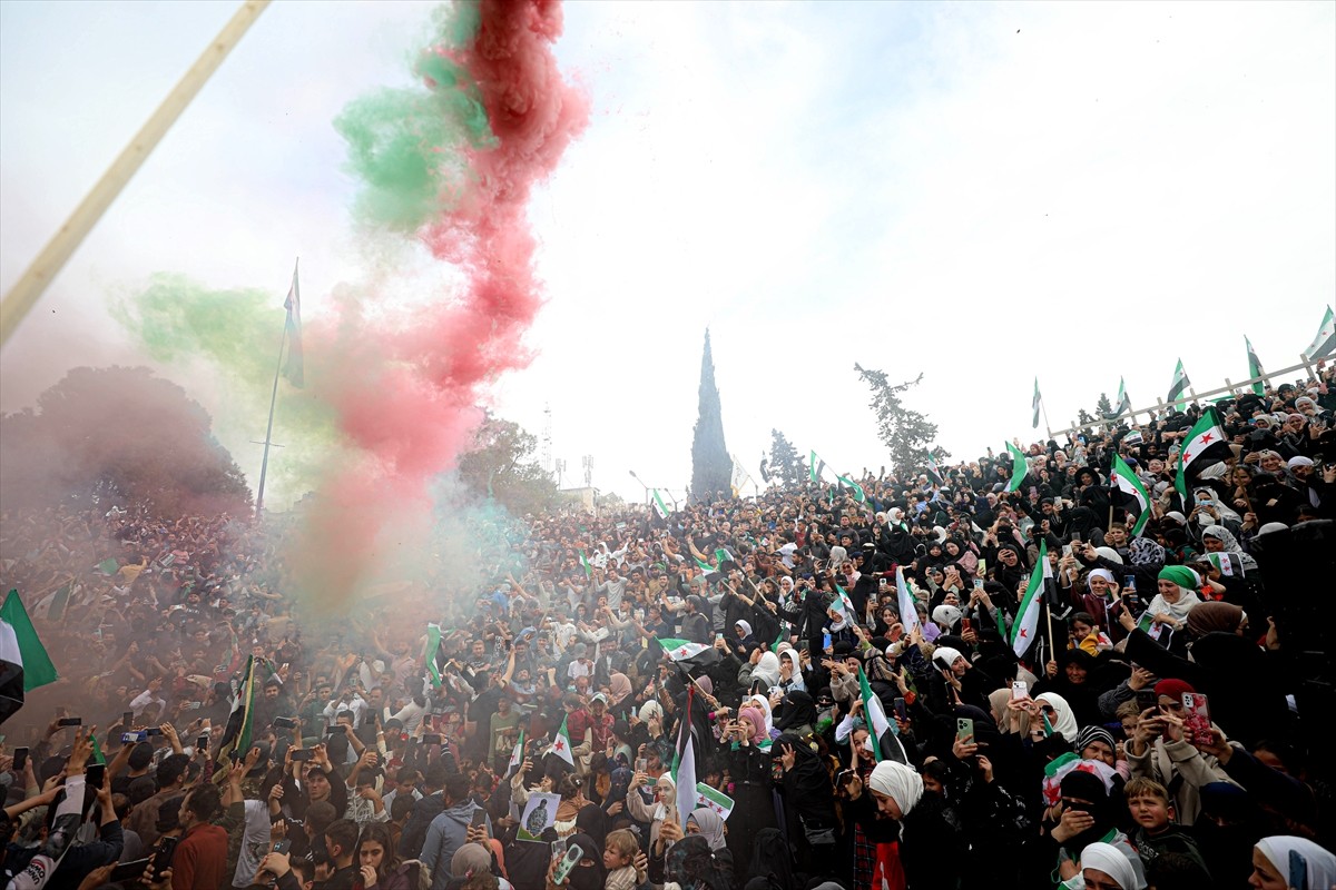 Suriye'nin kuzeybatısındaki İdlib kentinde, şehrin devrik rejim güçlerinden alınmasının 10. yıl...