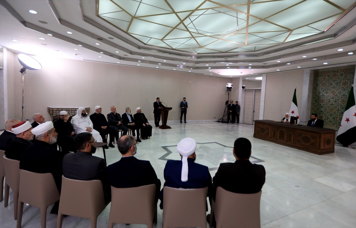 Suriye Cumhurbaşkanı Ahmed Şara, Usame Rifai'yi ülkenin Genel Müftülüğüne atadı. Cumhurbaşkanlığı...