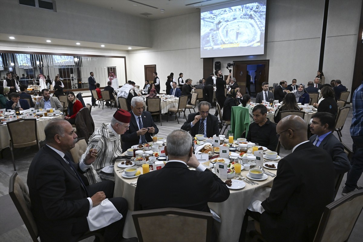 Suudi Arabistan'ın Ankara Büyükelçiliği, başkentteki bir otelde iftar programı düzenledi.