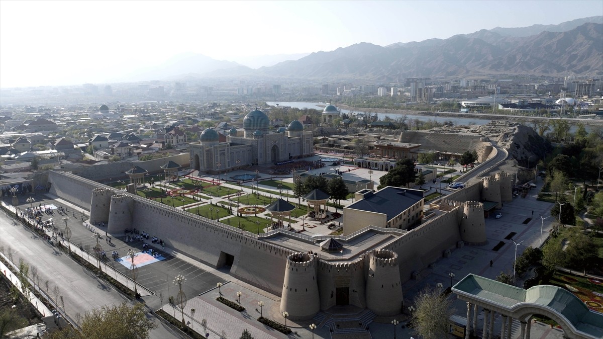 Tacikistan'ın ikinci büyük şehri Hocent'te, Uluslararası Nevruz Bayramı kapsamında şenlik...