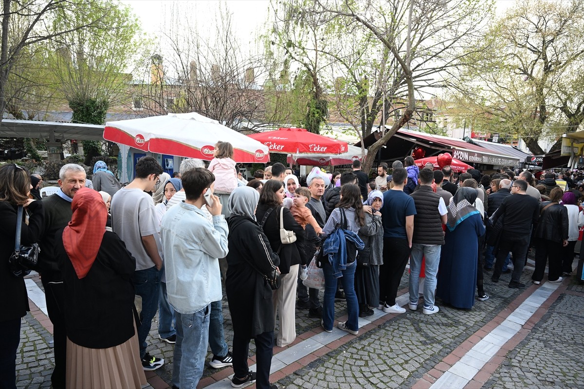Tarih, kültür ve gastronomi turizmiyle ön plana çıkan Edirne'de, Ramazan Bayramı tatili yoğunluğu...
