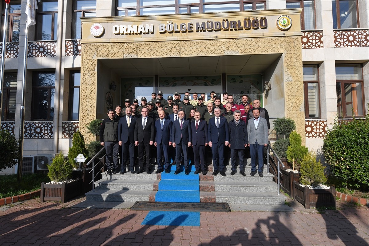 Tarım ve Orman Bakanı İbrahim Yumaklı, Kastamonu'da bayram namazı kıldı, vatandaşlarla...