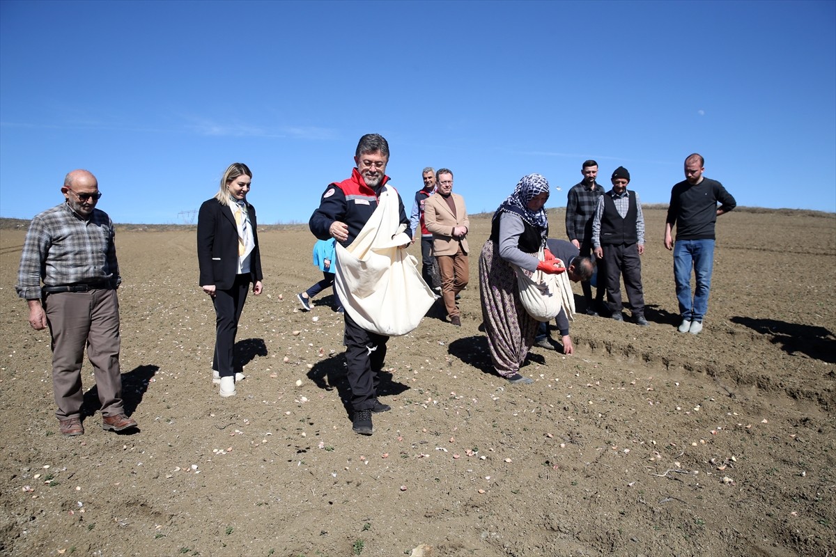 Tarım ve Orman Bakanı İbrahim Yumaklı, Kastamonu'nun Taşköprü ilçesinde coğrafi işaretli Taşköprü...