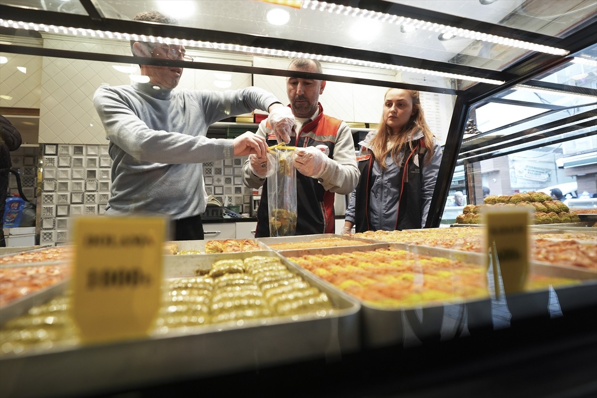 Tarım ve Orman Bakanlığı ekipleri, Ramazan Bayramı öncesi tüketimin artması beklenen tatlı...