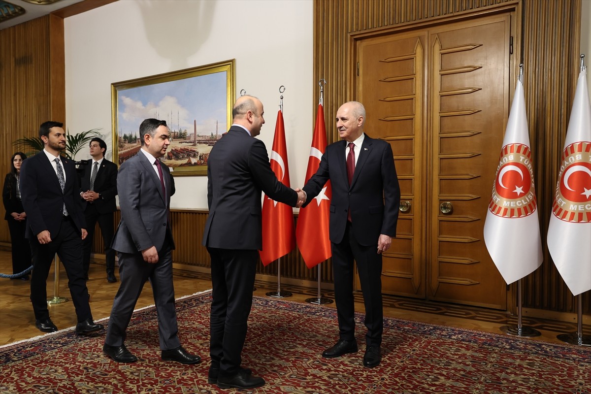 TBMM Başkanı Numan Kurtulmuş, Ramazan Bayramı dolayısıyla Meclis'te görev yapan personelle...