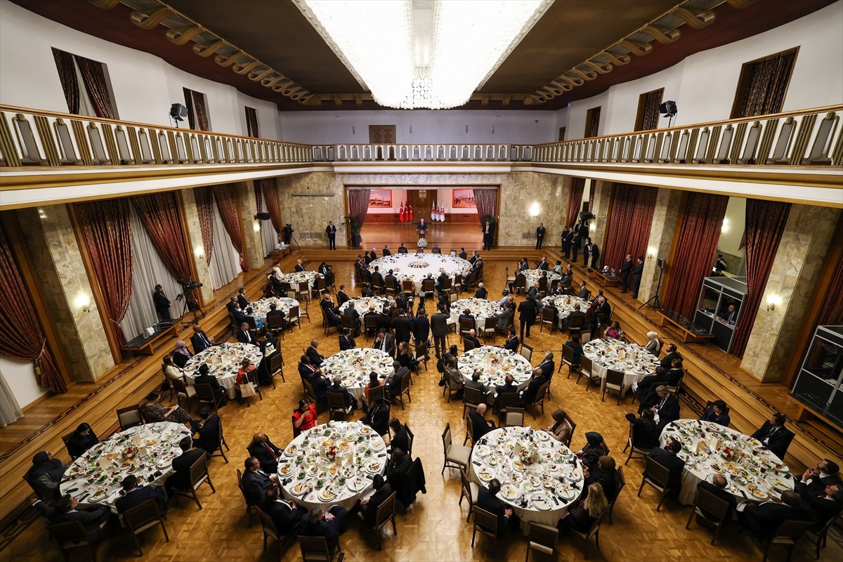 TBMM Başkanı Numan Kurtulmuş, TBMM Tören Salonu'nda düzenlenen büyükelçilerle iftar programına...