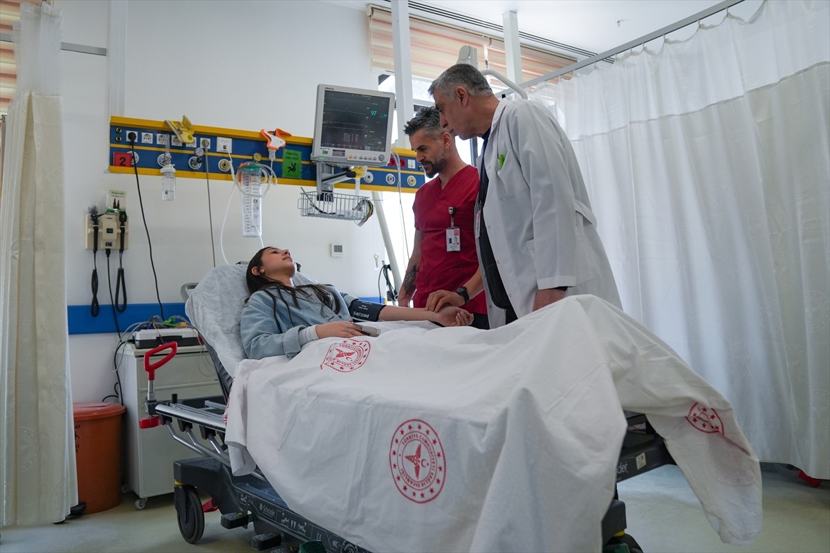 Tıp fakültesi eğitimine 32 yıl ara verdikten sonra döndüğü İzmir Demokrasi Üniversitesinden...