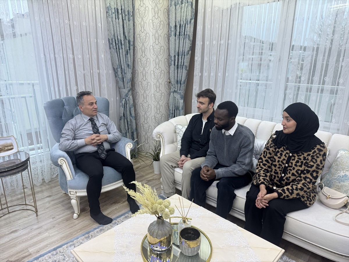 Tokat Gaziosmanpaşa Üniversitesi (TOGÜ) Rektörü Prof. Dr. Fatih Yılmaz, evinde üniversite...