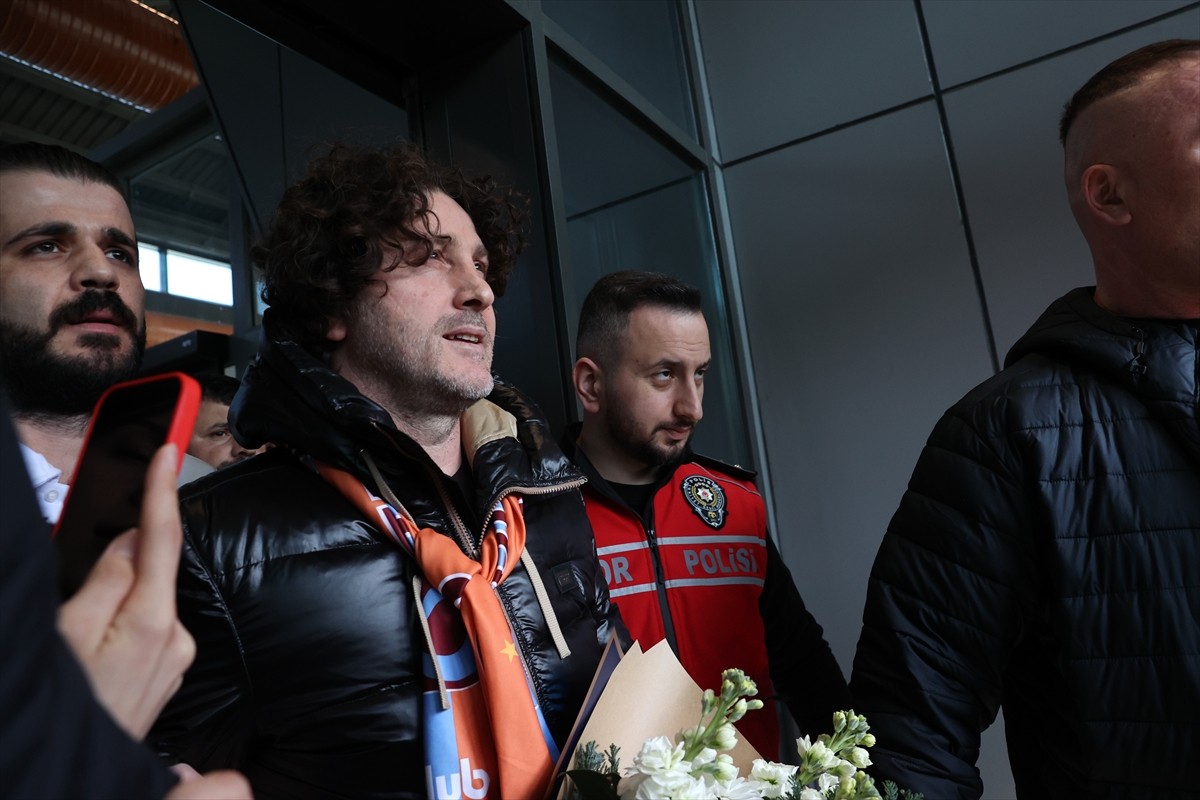 Trabzonspor'un Şenol Güneş'in teknik direktörlük görevinden ayrılmasının ardından anlaşmaya...