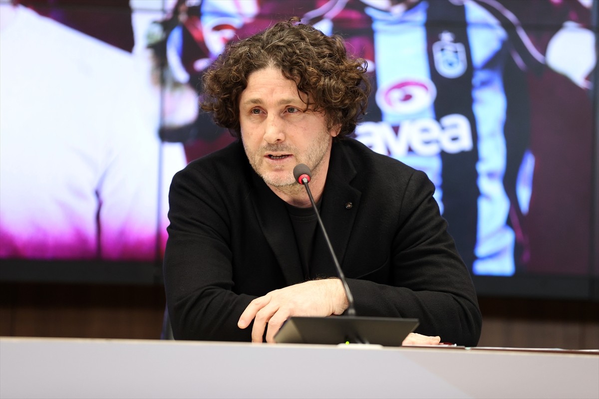 Trabzonspor, teknik direktör Fatih Tekke ile sözleşme imzaladı. Tekke, Papara Park'taki imza...