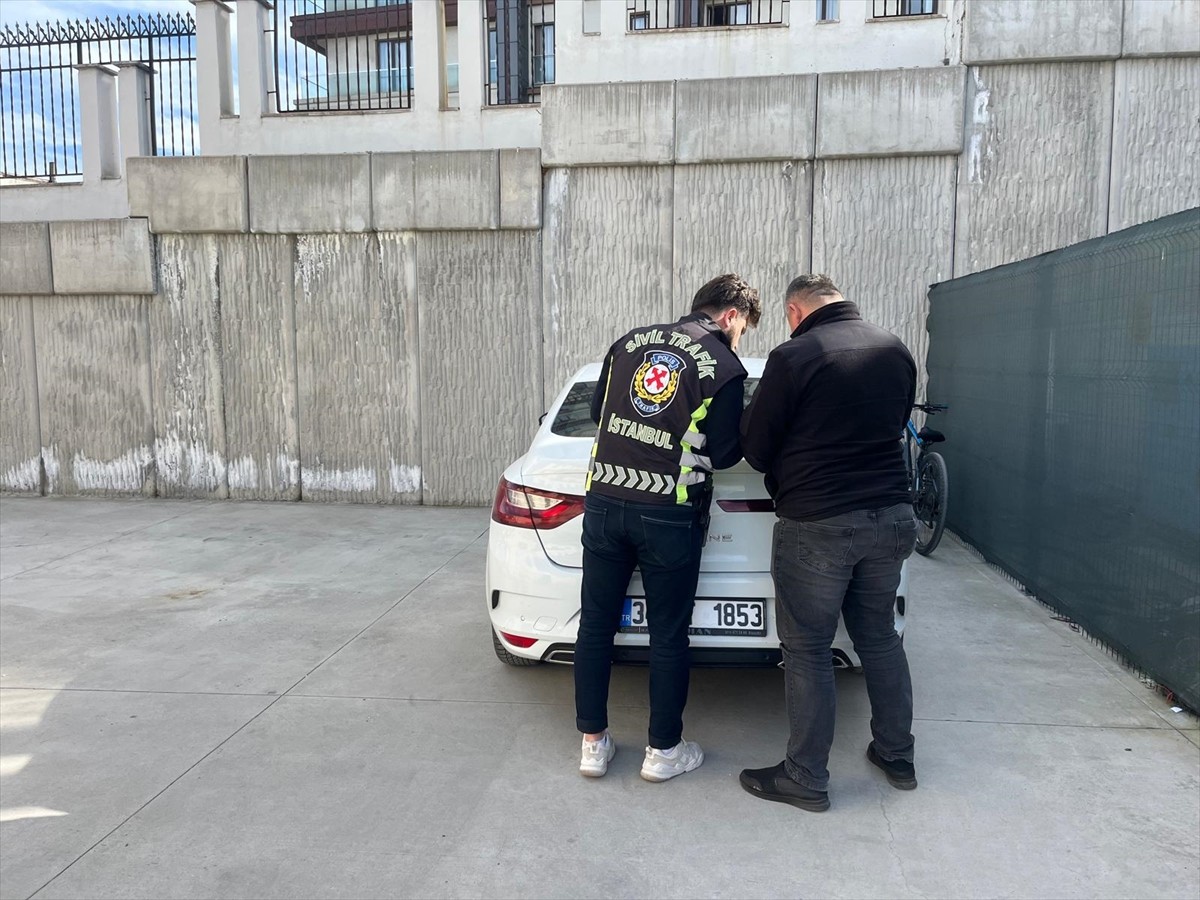 Trafik Denetleme Şube Müdürlüğü Sanal Trafik Devriyesi ekiplerince, Esenyurt'ta trafiği tehlikeye...