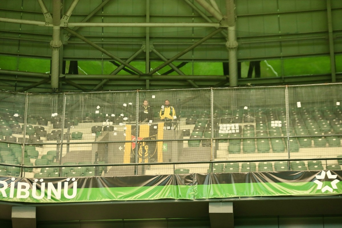 Trendyol 1. Lig'in 27. haftasında Kocaelispor, Uğur Okulları İstanbulspor ile Yıldızentegre...