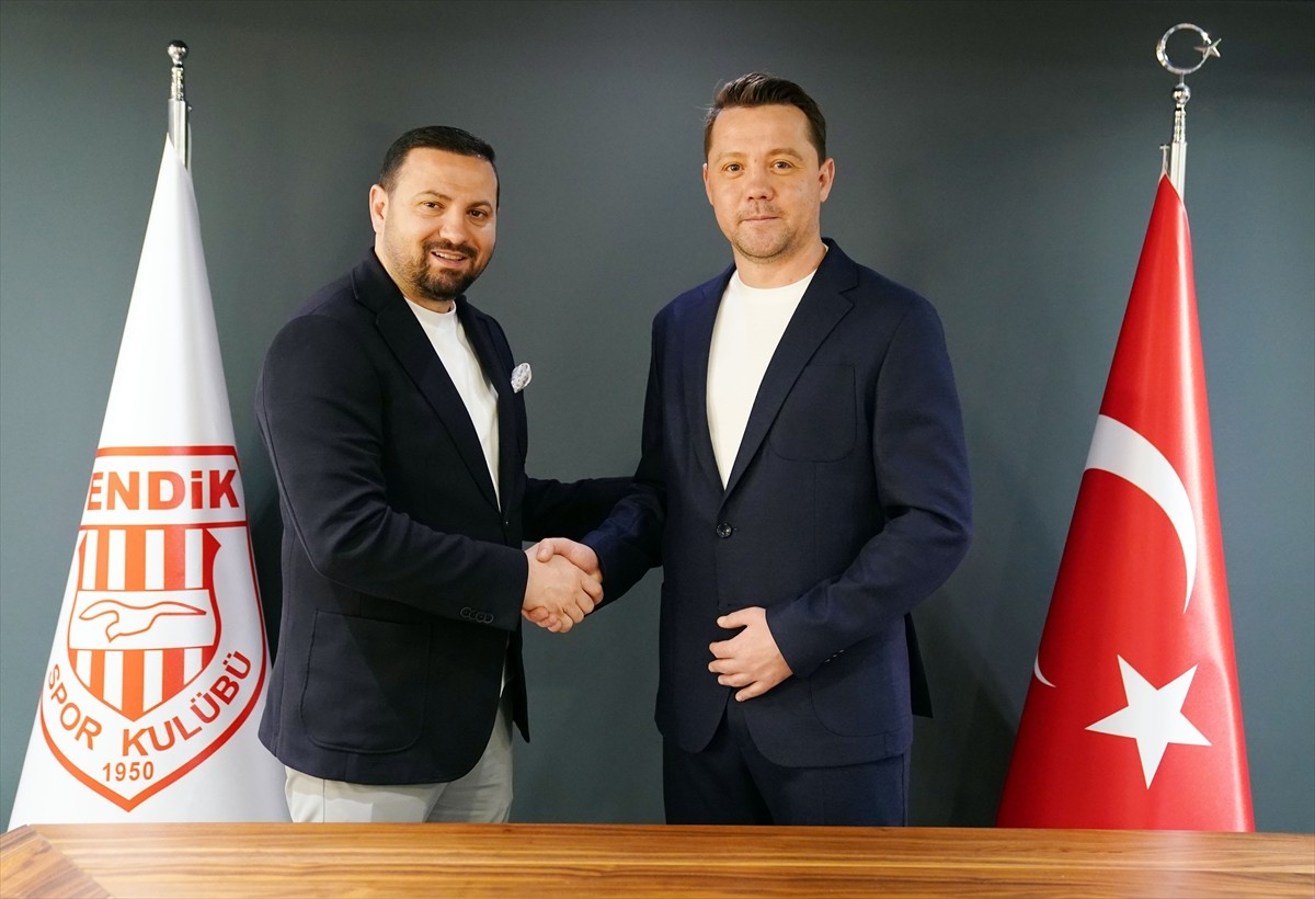 Trendyol 1. Lig takımlarından Siltaş Yapı Pendikspor'da Sedat Ağçay'dan boşalan teknik direktörlük...