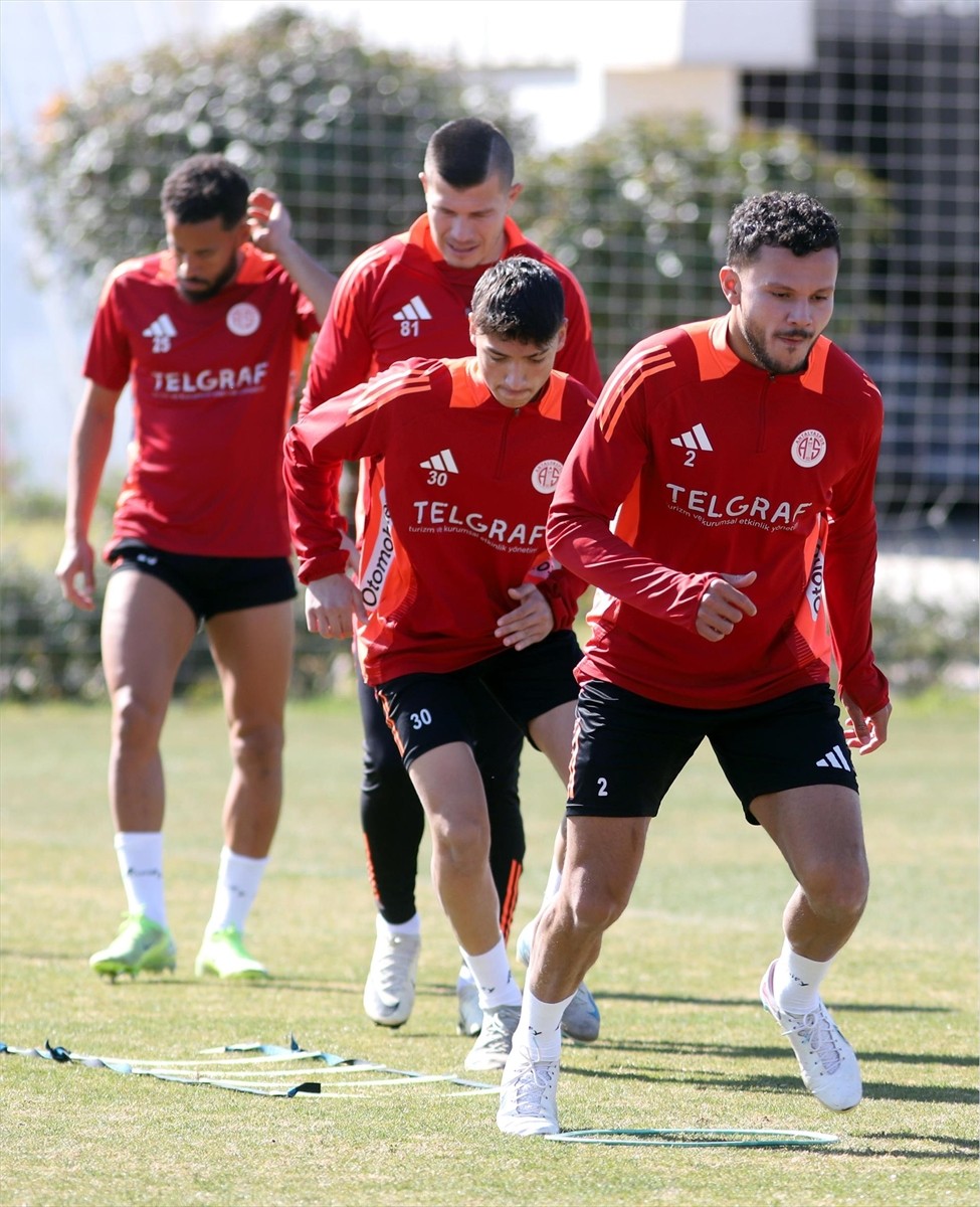 Trendyol Süper Lig'in 26. haftasında Fenerbahçe'ye konuk olacak Onvo Antalyaspor, karşılaşmanın...