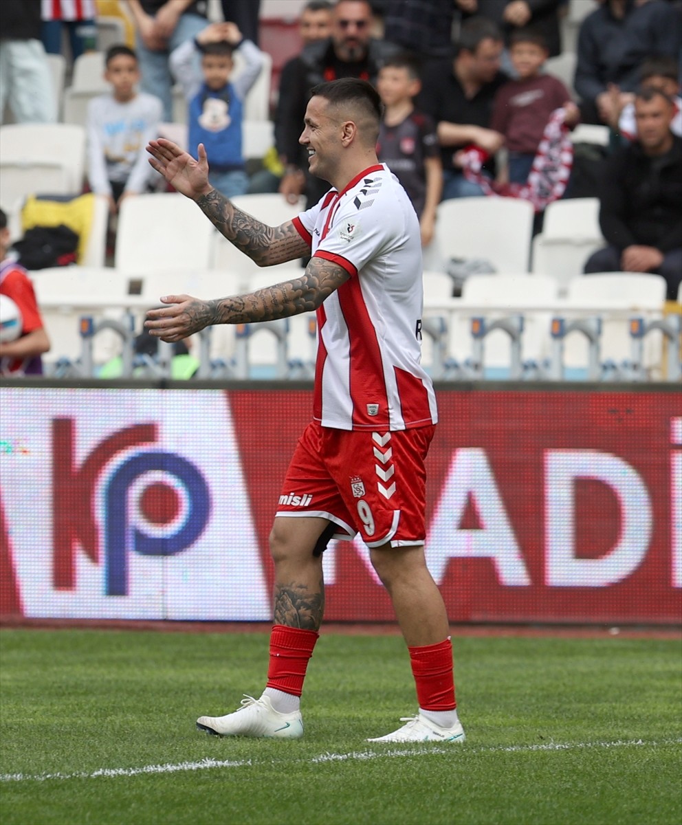 Trendyol Süper Lig'in 29. haftasında Net Global Sivasspor ile Adana Demirspor, BG Grup 4 Eylül...