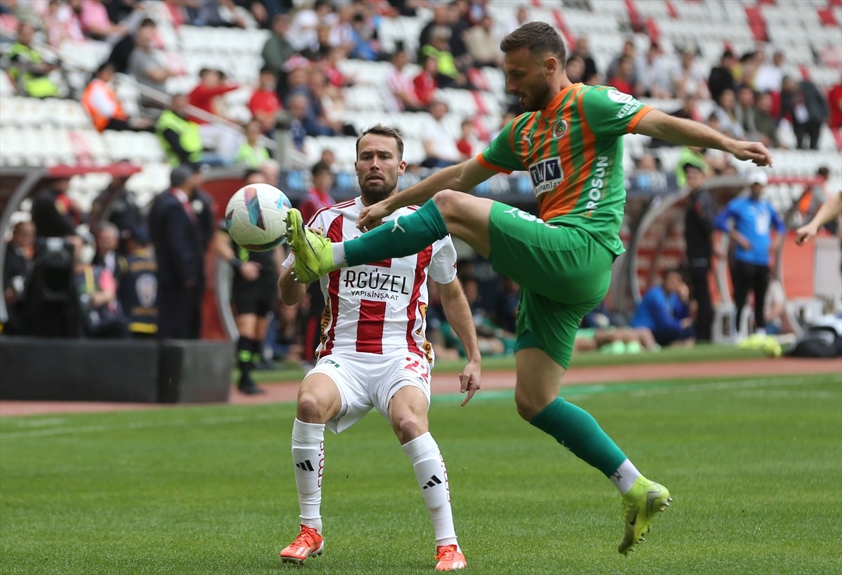 Trendyol Süper Lig'in 29. haftasında Onvo Antalyaspor ile Corendon Alanyaspor takımları Corendon...