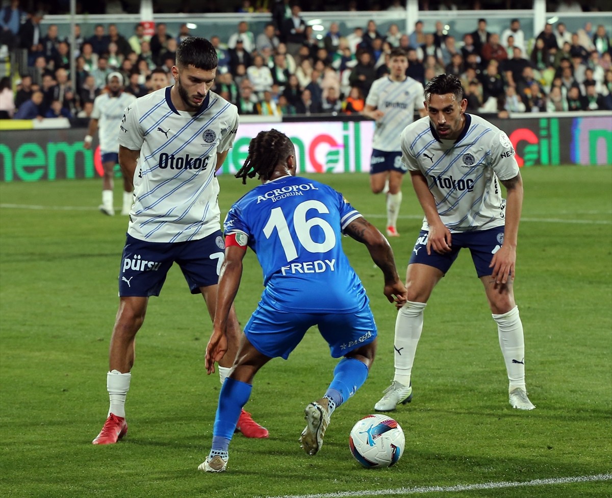 Trendyol Süper Lig'in 29. haftasında Sipay Bodrum FK ile Fenerbahçe, Grey Beton Bodrum Stadı’nda...