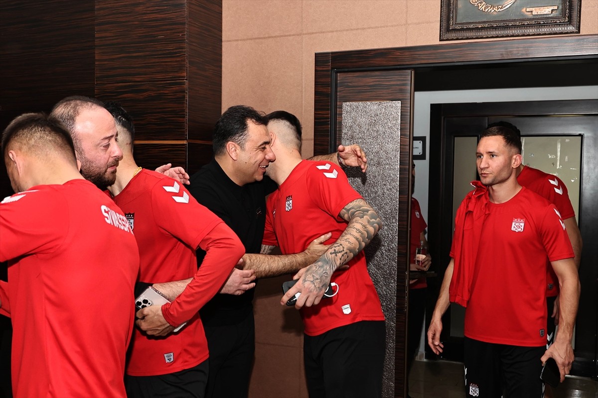 Trendyol Süper Lig ekiplerinden Net Global Sivasspor'da Ramazan Bayramı dolayısıyla bayramlaşma...