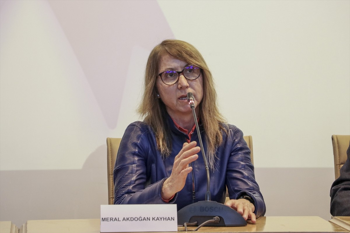 Türk Gastroenteroloji Derneği tarafından kolon kanseri farkındalık ayı dolayısıyla Gazi...