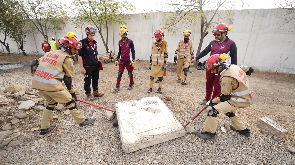 Türk İşbirliği ve Koordinasyon Ajansı Başkanlığı (TİKA) ve İnsan Hak ve Hürriyetleri (İHH) İnsani...