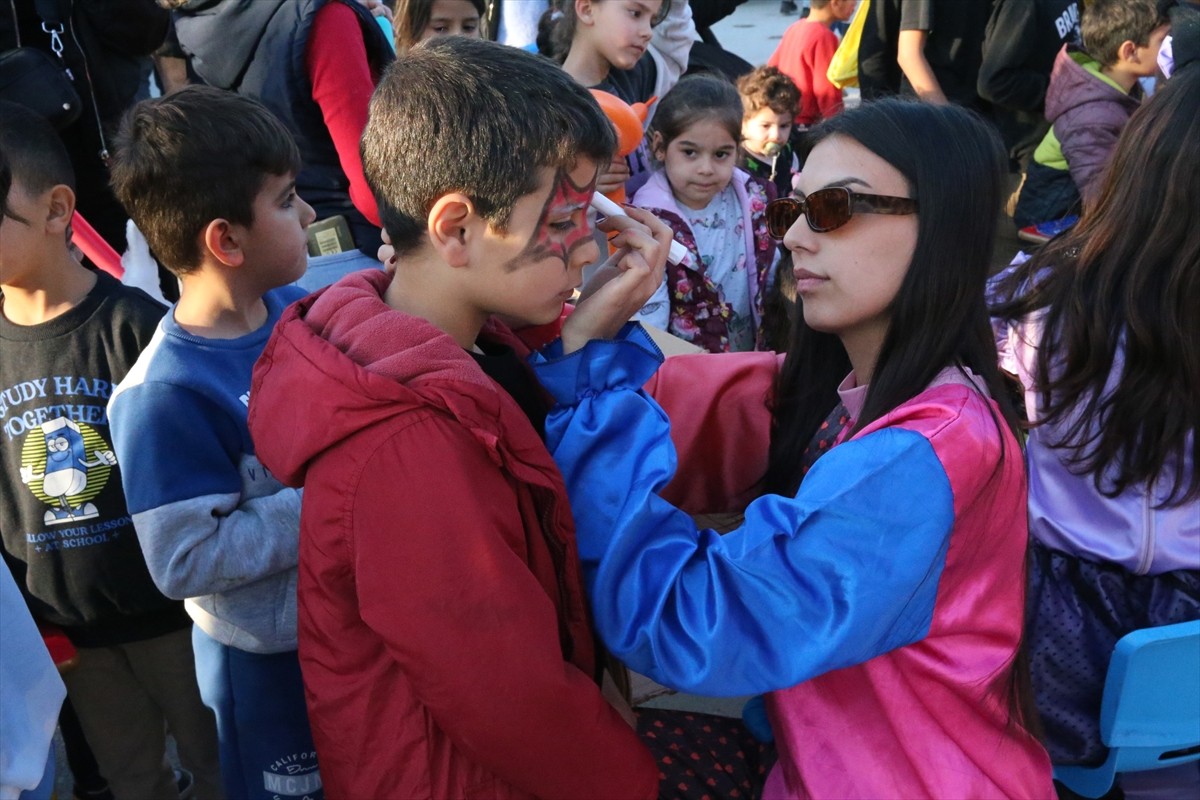 Türk Kızılay Genel Başkanı Fatma Meriç Yılmaz, Hatay'da düzenlenen iftar programında depremzede...