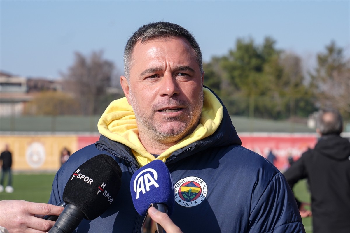 Turkcell Kadın Futbol Süper Ligi'nin 19. haftasındaki derbide Galatasaray Petrol Ofisi ile 1-1...