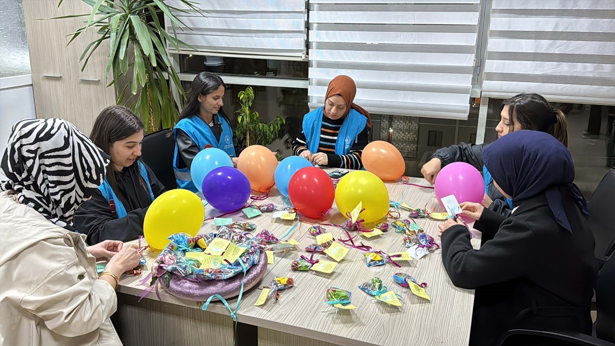 Türkiye'nin farklı bölgelerinden Elazığ'a gelerek üniversite okuyan ve Harput Kız Öğrenci...