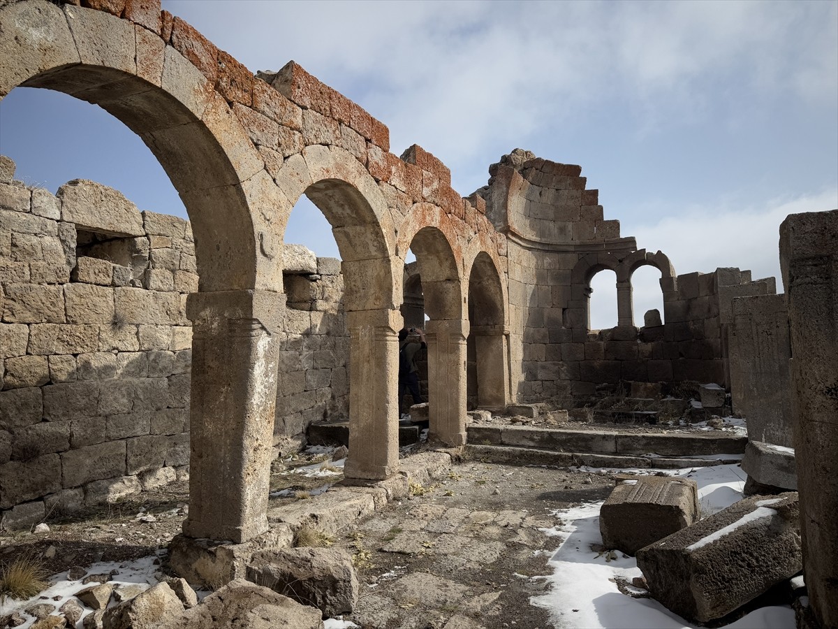 Türkiye'nin önemli merkezlerinden Karaman, binlerce yıllık geçmişi, doğal harikaları ve köklü...