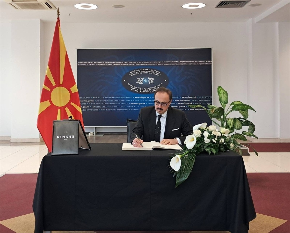 Türkiye'nin Üsküp Büyükelçisi Fatih Ulusoy, Kuzey Makedonya'da gece kulübü yangınında hayatını...