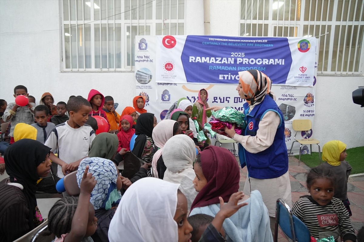 Türkiye Diyanet Vakfı (TDV), ramazan ayı dolayısıyla Etiyopya'da ihtiyaç sahibi 35 bin kişiye gıda...