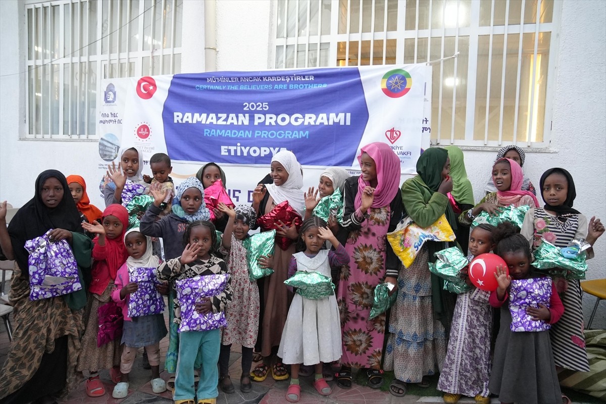 Türkiye Diyanet Vakfı (TDV), ramazan ayı dolayısıyla Etiyopya'da ihtiyaç sahibi 35 bin kişiye gıda...