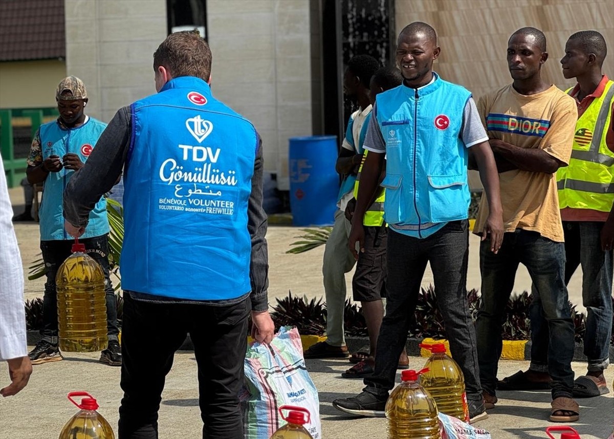 Türkiye Diyanet Vakfı (TDV), ramazan dolayısıyla Batı Afrika ülkelerinden Liberya'da 1500 ihtiyaç...