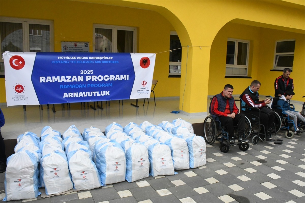 Türkiye Diyanet Vakfı (TDV) tarafından Arnavutluk'ta ramazan ayı vesilesiyle ihtiyaç sahibi...