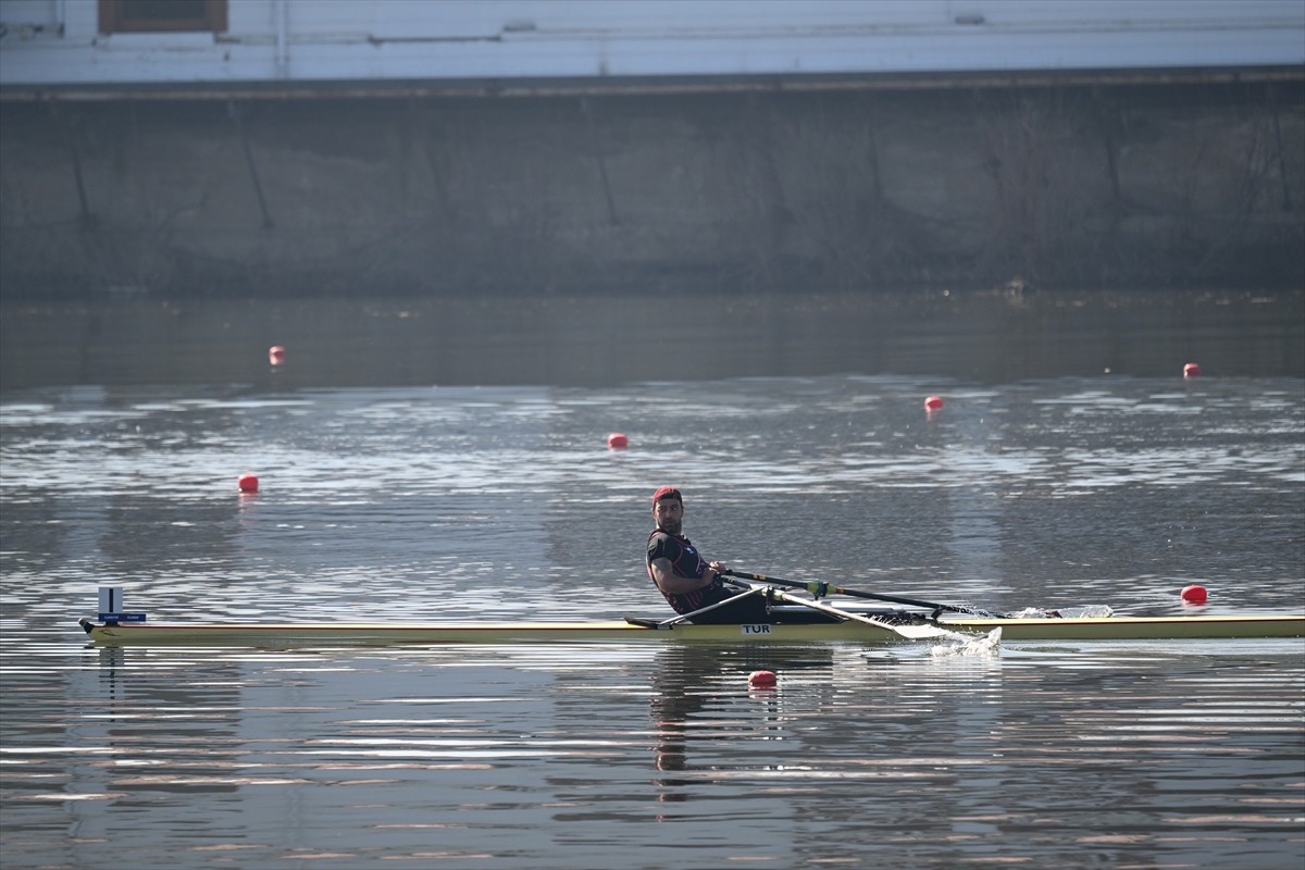 Türkiye Kürek Şampiyonası Meriç Nehri'nde başladı.