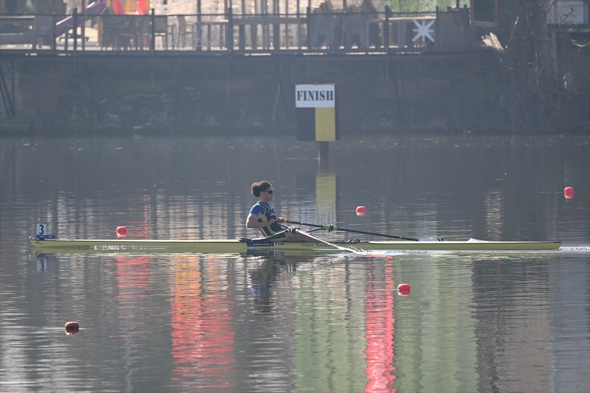 Türkiye Kürek Şampiyonası Meriç Nehri'nde başladı.