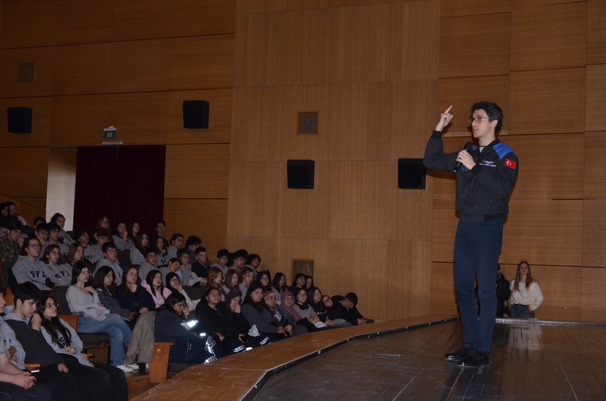 Türkiye’nin ikinci astronotu Tuva Cihangir Atasever, Sinop’ta, İl Milli Eğitim Müdürlüğünce Sinop...